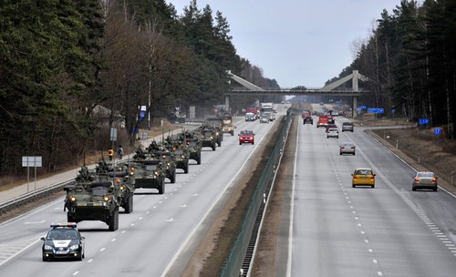 Washington plans to store heavy weapons in Baltics and Eastern Europe  - ảnh 1